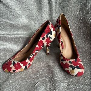 Kelly & Katie Floral Pumps fabric covered 4' heals‎ Size 8.5